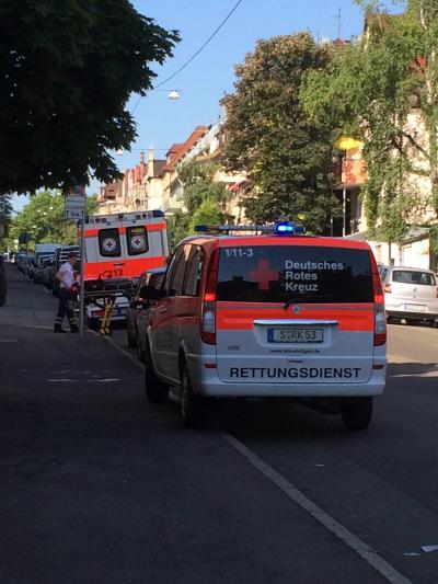 Rauchentwicklung in Realschule sorgt fuer groesseren Feuerwehreinsatz in Stuttgart-Ost